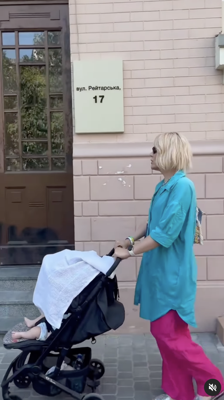 46-річна блогерка Монро відповіла на чутки про народження сина